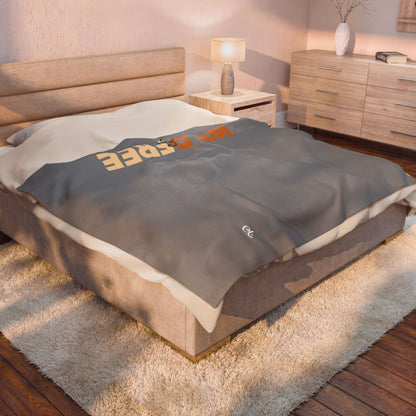 Wild & Free Plush Blanket Grey - Safari Wildlife Throw Blanket - ELMUGO