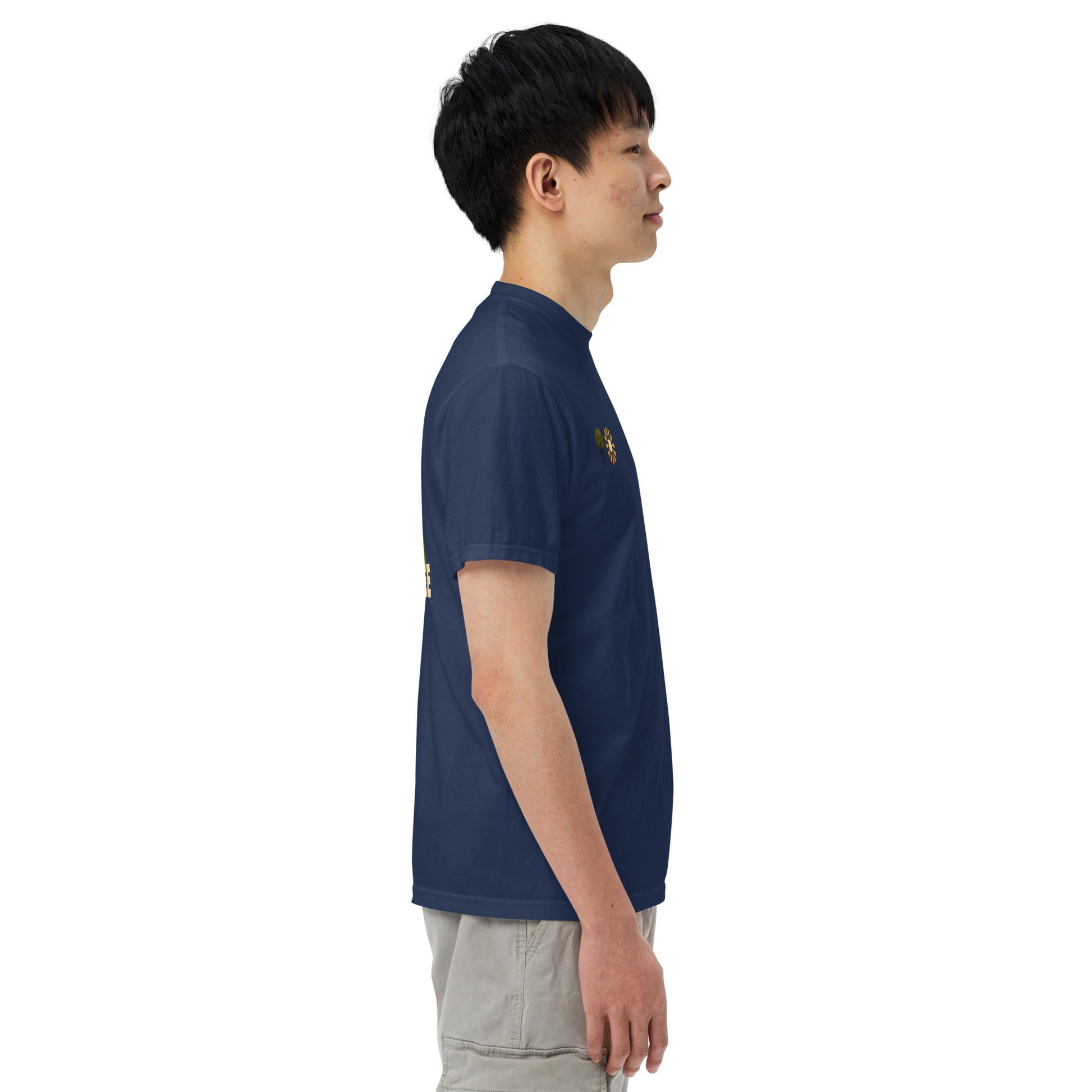 Roaming Giant Tee - Elephant Graphic T-Shirt - ELMUGO